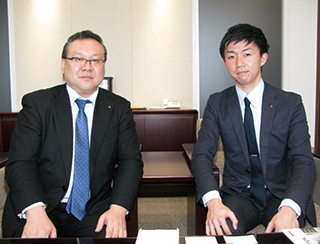 写真：鈴木課長（左）と後藤さん
